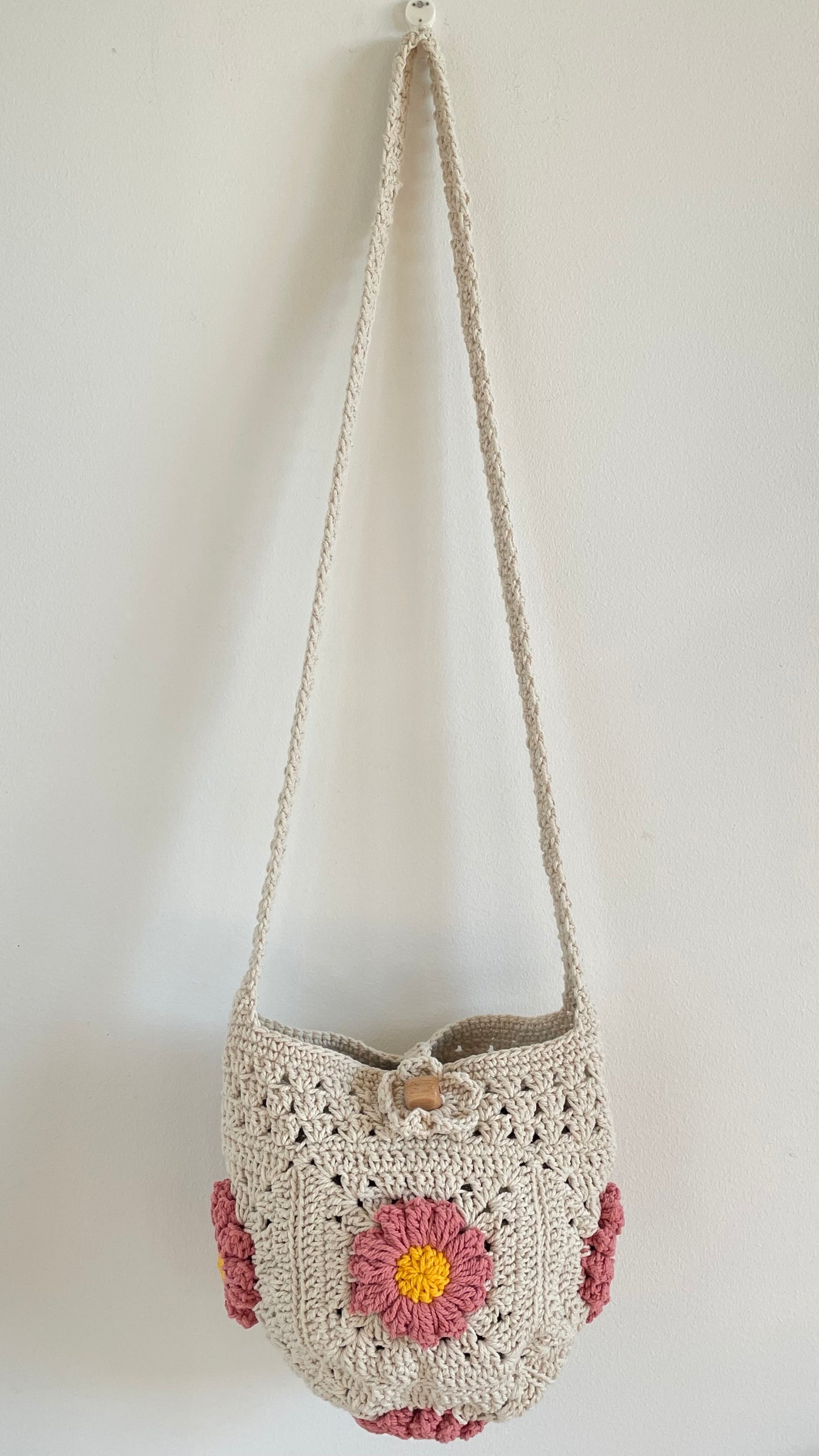 Handmade Crochet Shoulder Bag with Flower Pattern 🌸