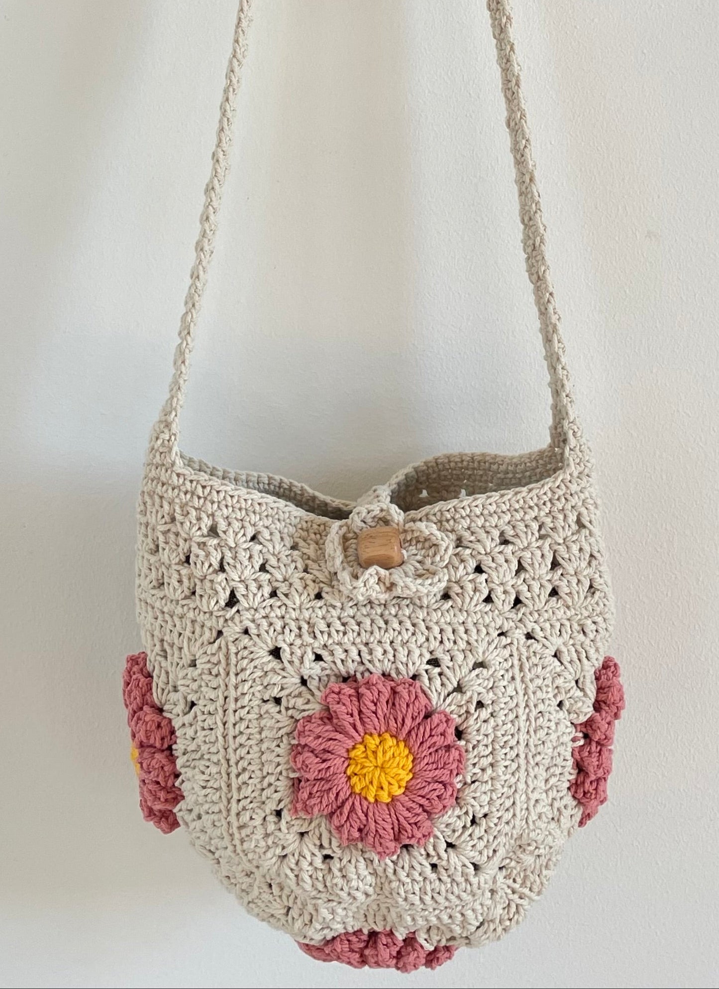 Handmade Crochet Shoulder Bag with Flower Pattern 🌸