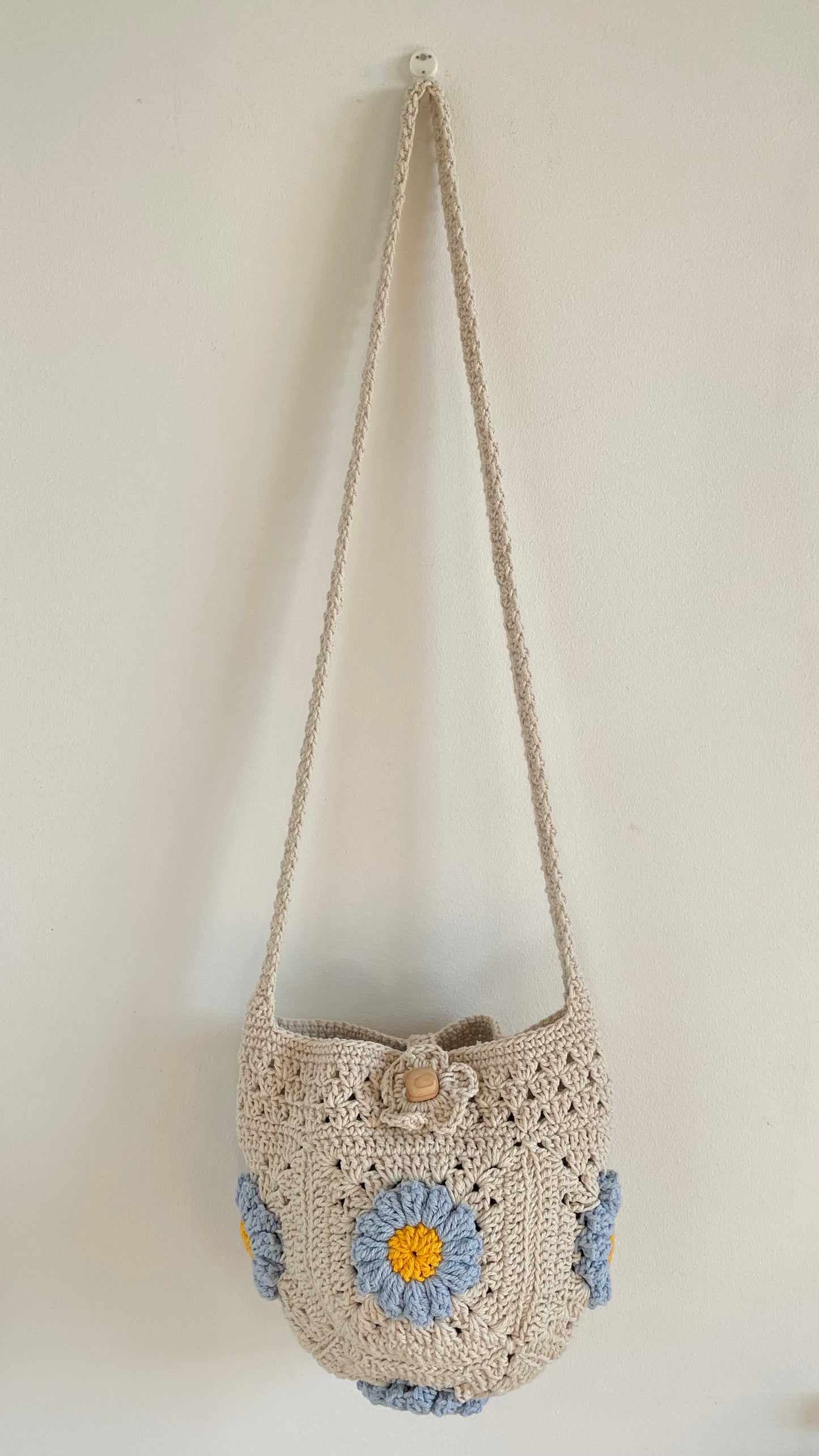 Handmade Crochet Shoulder Bag with Flower Pattern 🌸