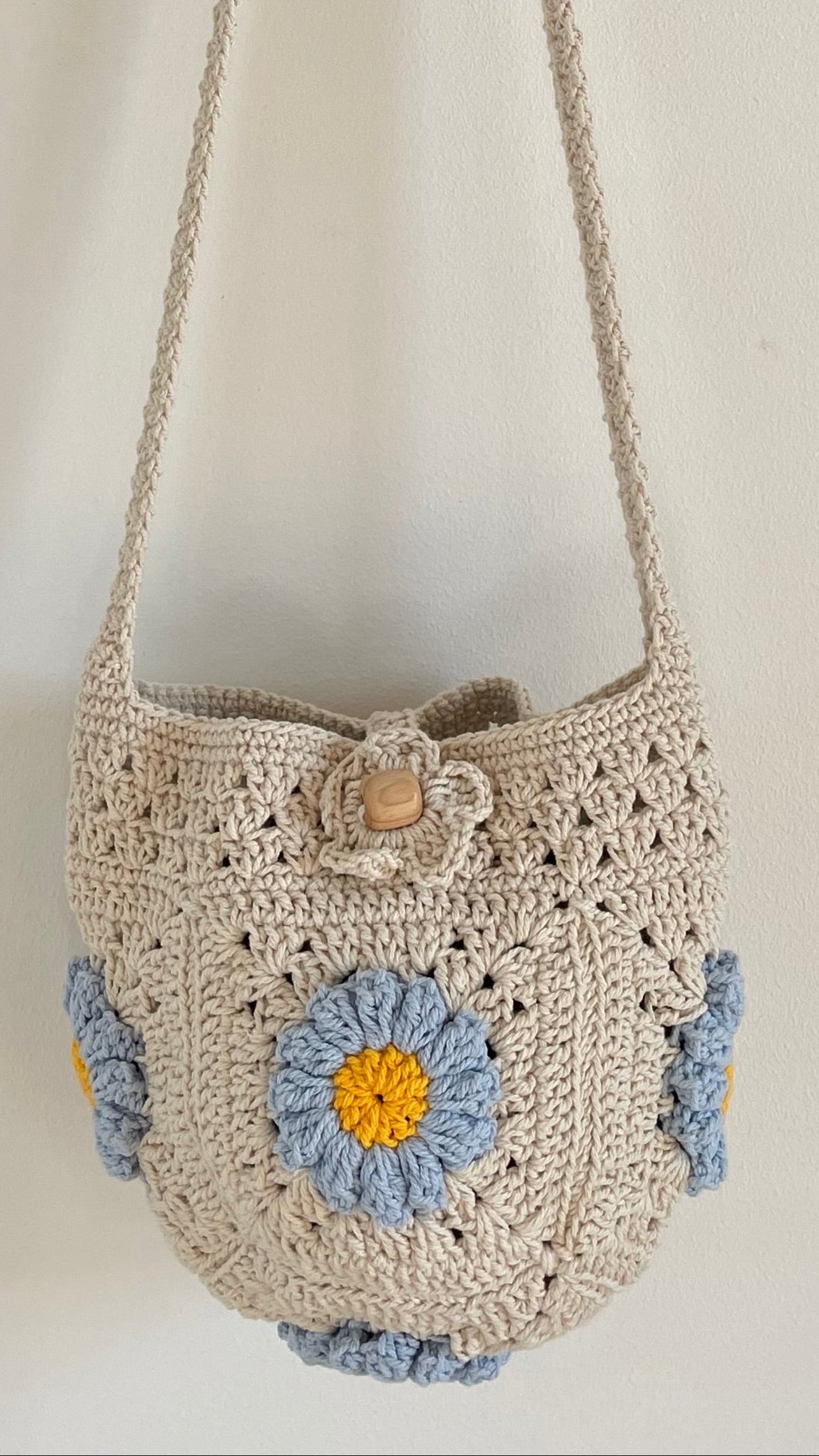 Handmade Crochet Shoulder Bag with Flower Pattern 🌸