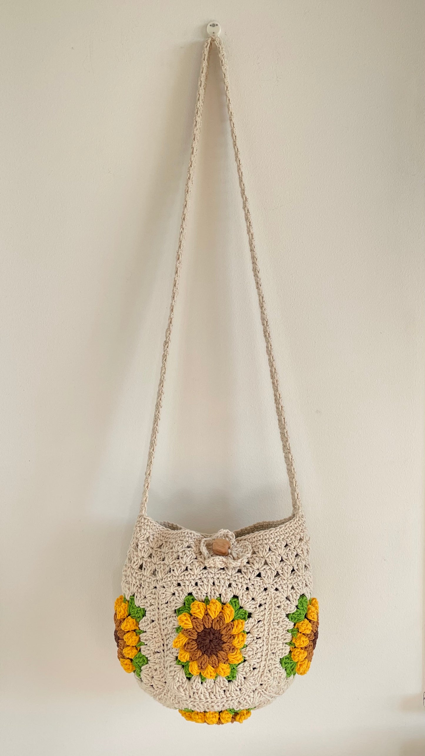 Handmade Crochet Shoulder Bag with Flower Pattern 🌸