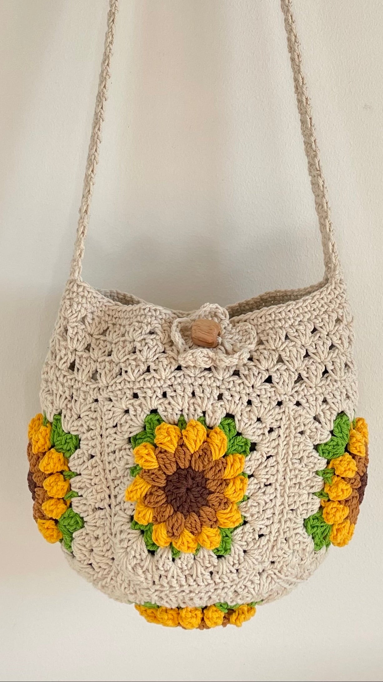Handmade Crochet Shoulder Bag with Flower Pattern 🌸